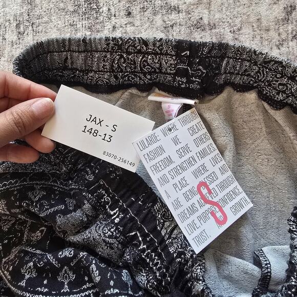 LuLaRoe Jogger Pants Women Small Black Gray JAX Bandana Paisley Patchwork Lounge - Picture 4 of 10